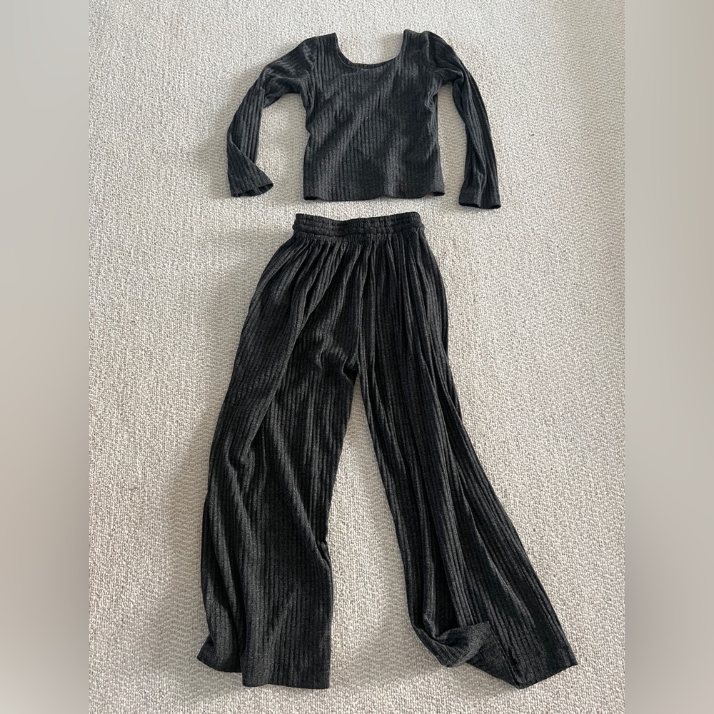 Two Piece Set. Size Small. - image 4